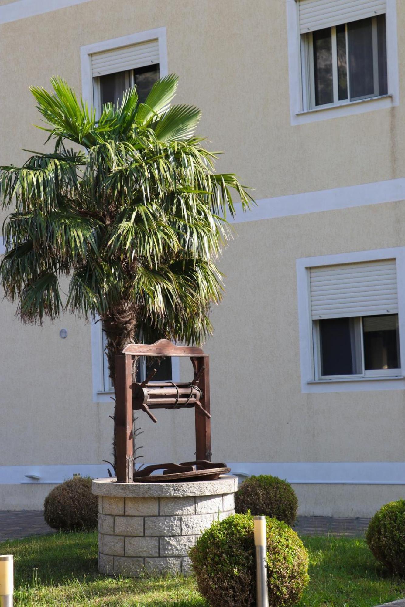שקודר Hotel As Baks-Rrjoll מראה חיצוני תמונה