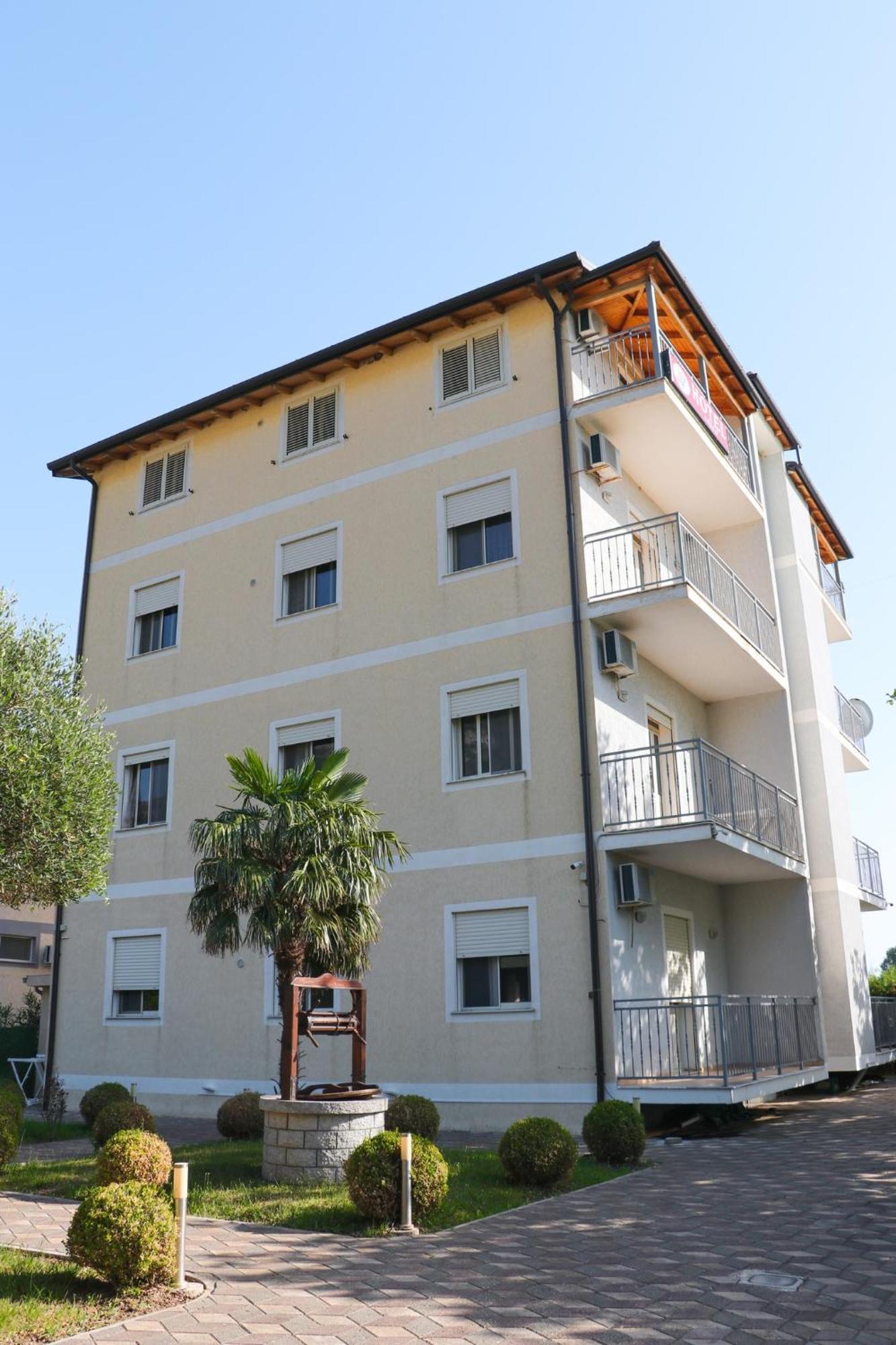 שקודר Hotel As Baks-Rrjoll מראה חיצוני תמונה